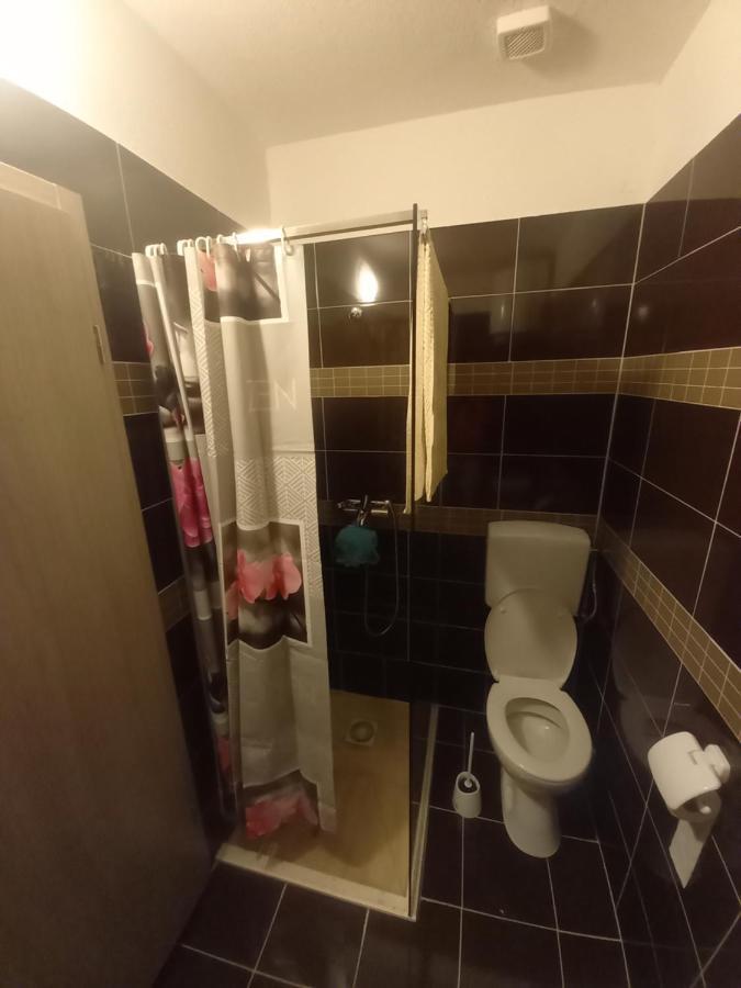 Studio Apartman Sutic Kaštel Novi Exterior foto
