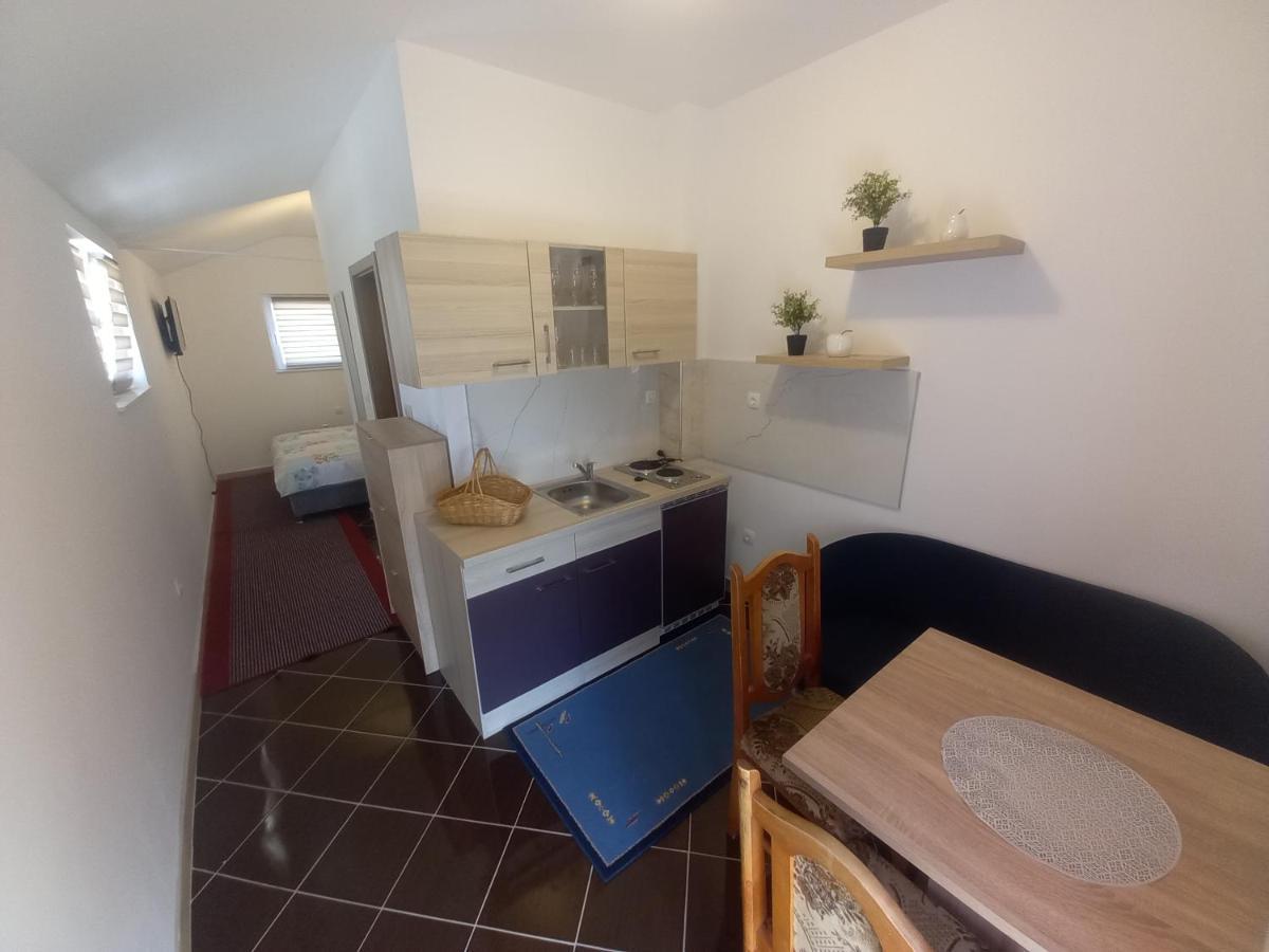 Studio Apartman Sutic Kaštel Novi Exterior foto